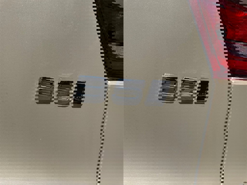 New 2025 Volvo XC40 B5 Ultra w/ Climate Package image 9