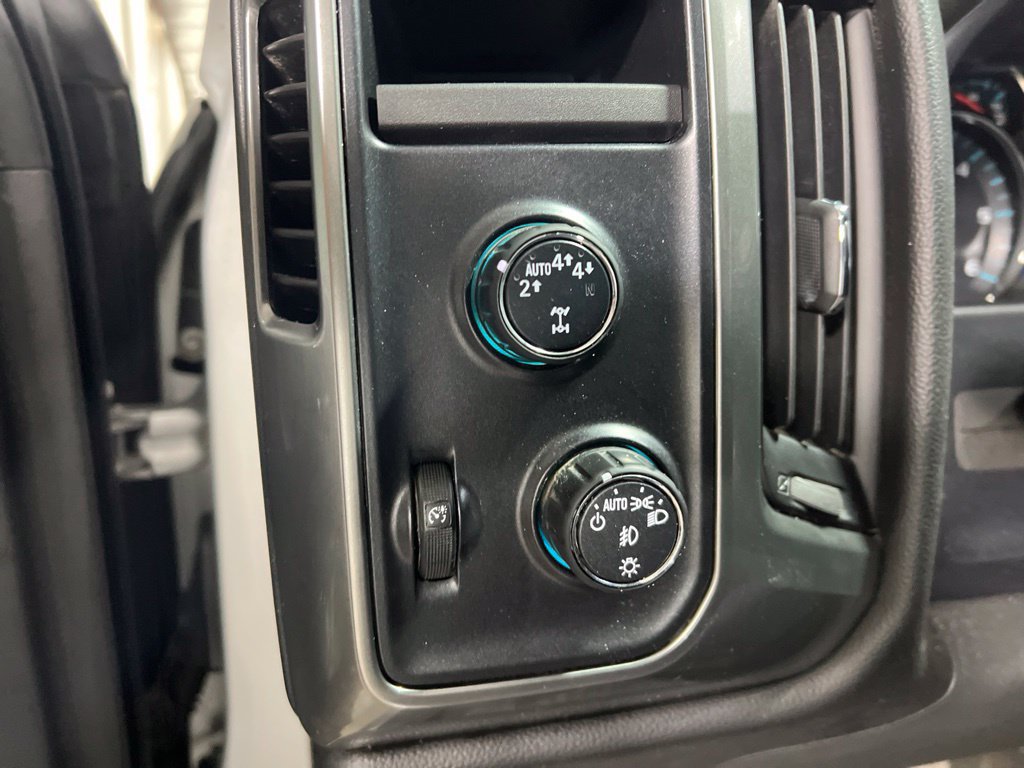 Used 2018 Chevrolet Silverado 1500 LT w/ All Star Edition AWD/4WD image 21