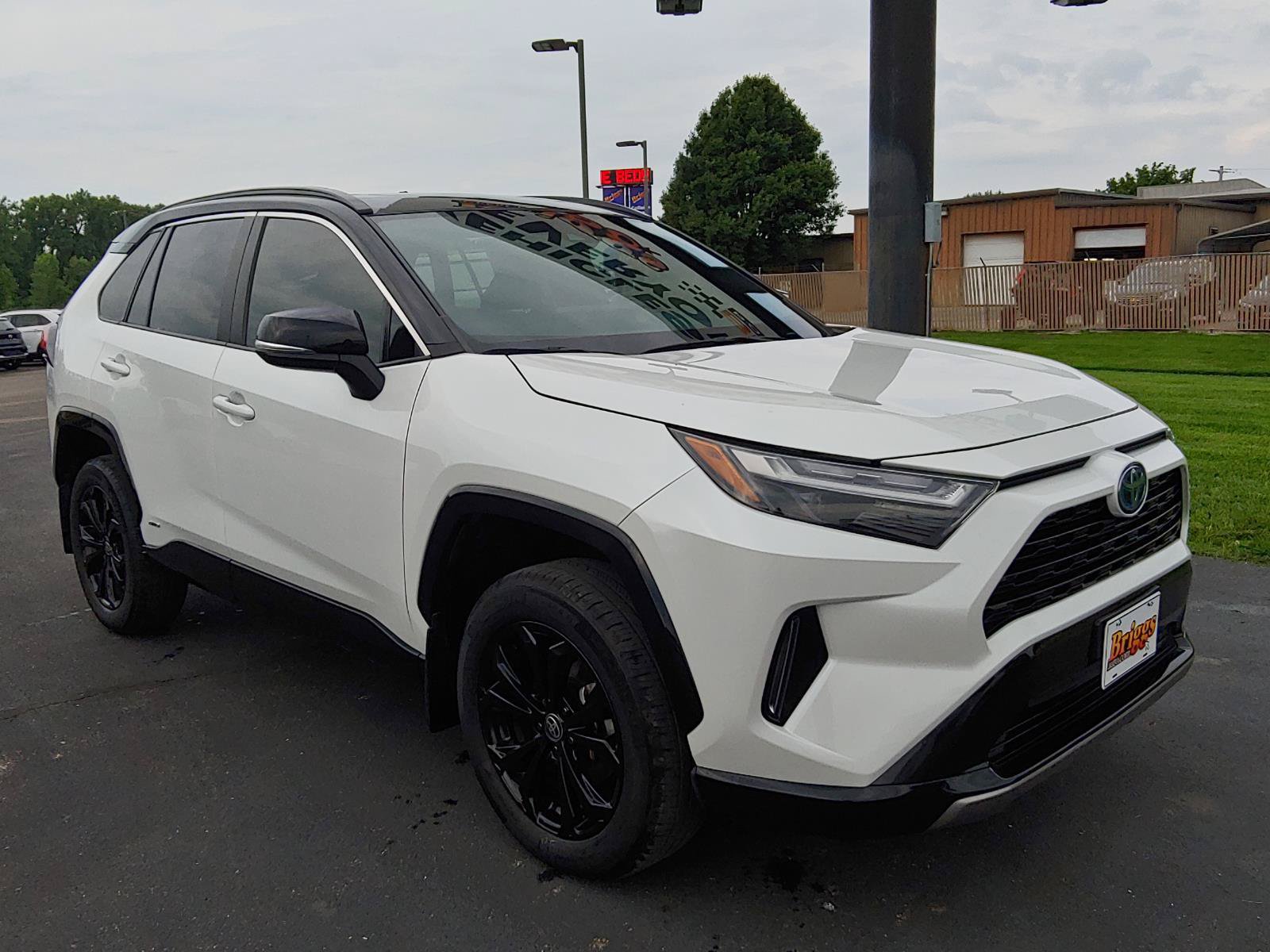 Used 2024 Toyota RAV4 XSE AWD/4WD image 4