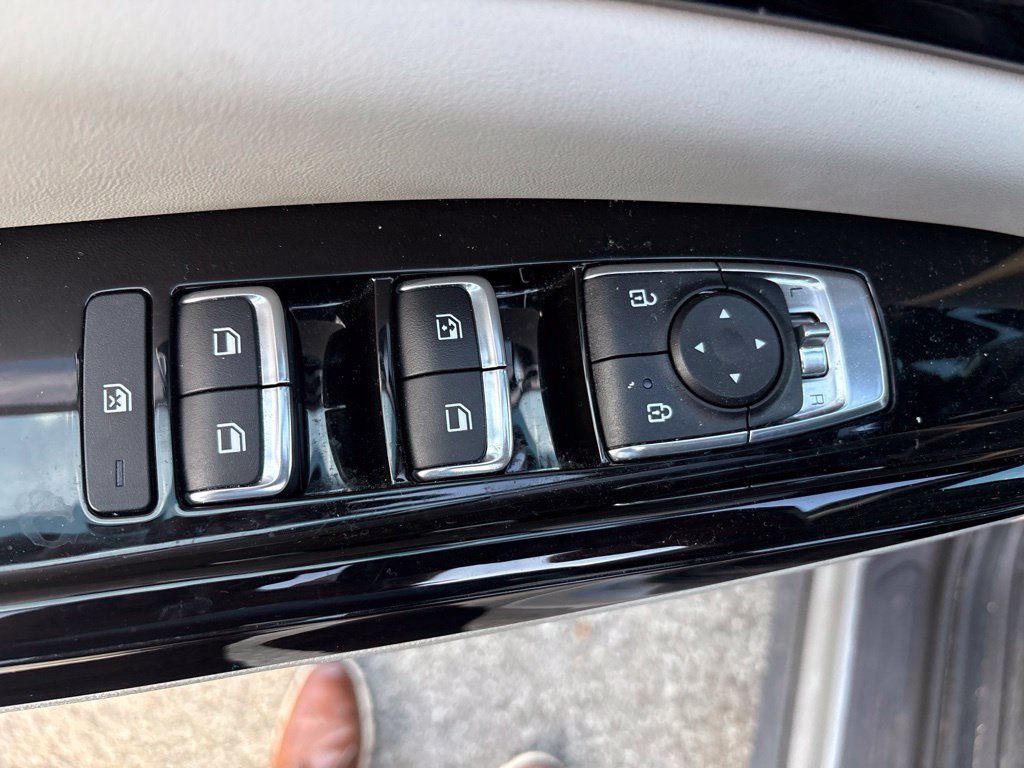 Certified 2024 Kia Carnival EX FWD image 20