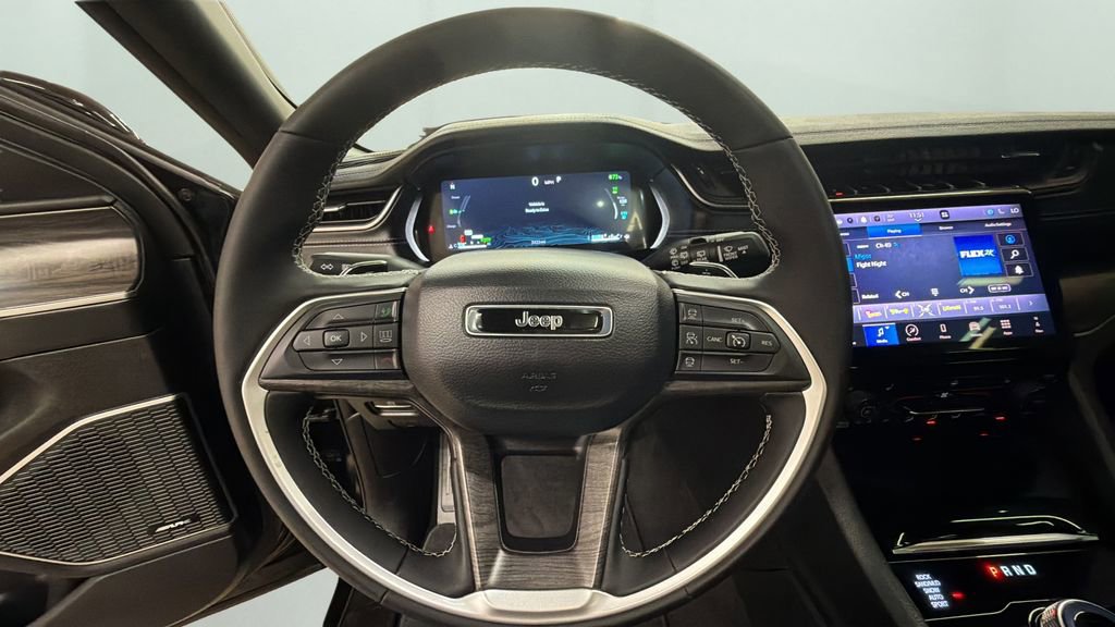 Used 2025 Jeep Grand Cherokee Limited 4xe image 12