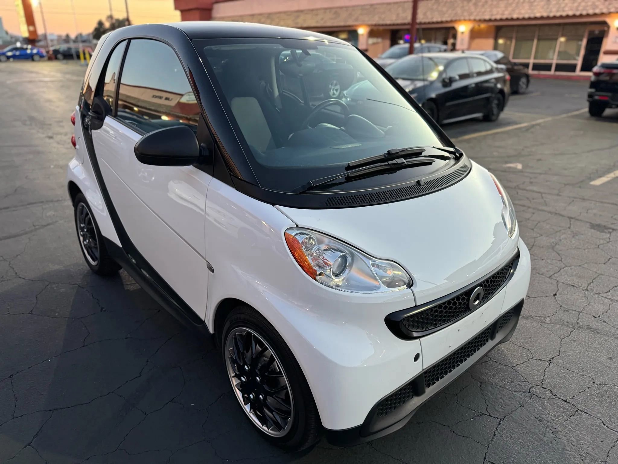 Used 2015 smart fortwo pure image 4