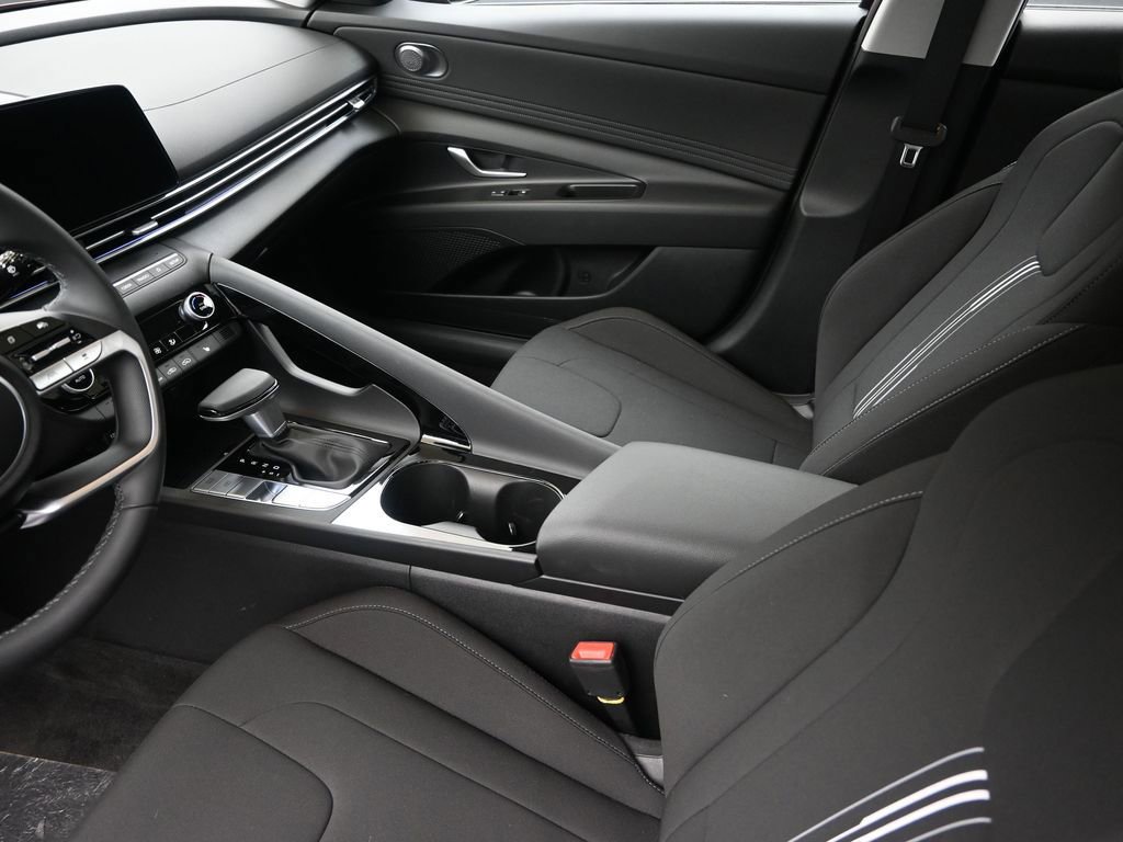 Certified 2025 Hyundai Elantra SEL FWD image 20