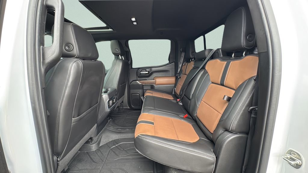 Used 2021 Chevrolet Silverado 1500 High Country w/ Technology Package image 17
