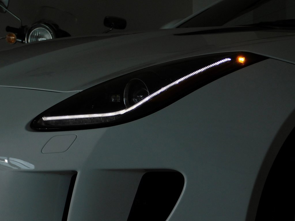 Used 2015 Jaguar F-TYPE R image 22