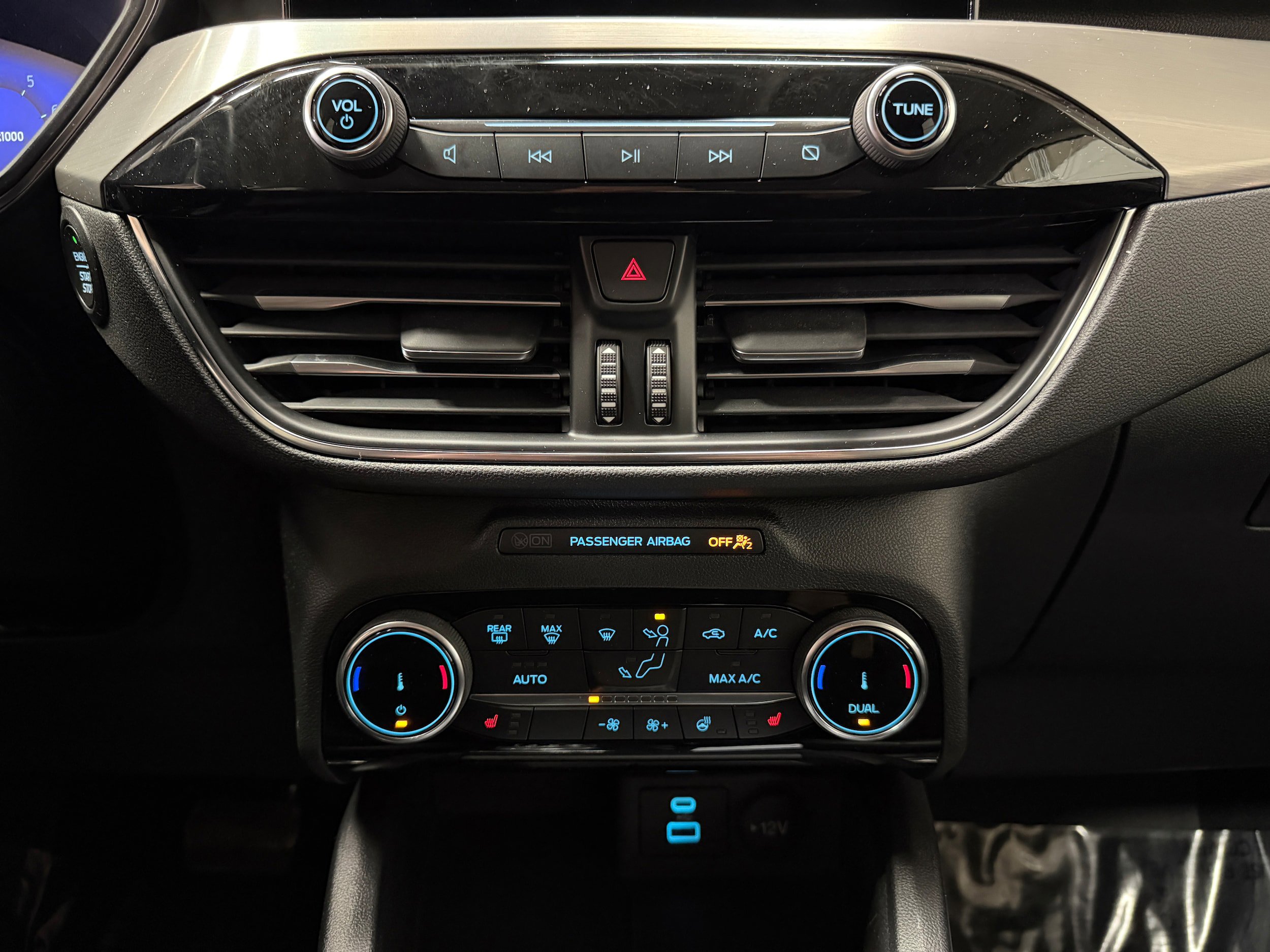 Certified 2022 Ford Escape Titanium AWD/4WD image 24