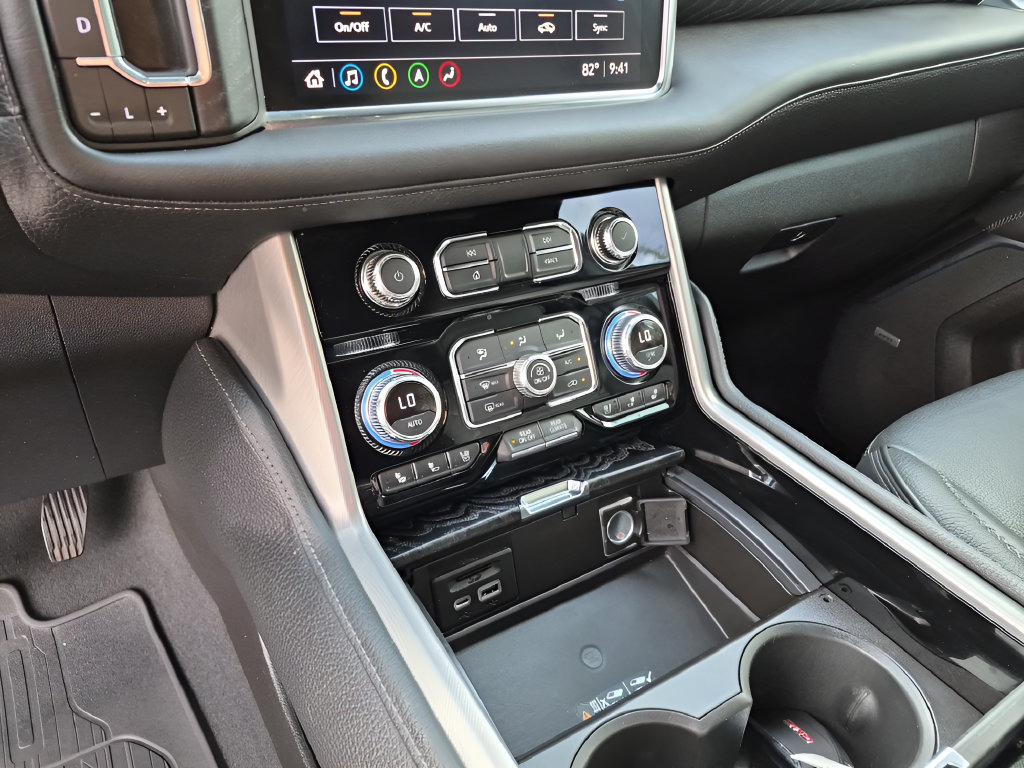 Used 2021 GMC Yukon Denali w/ Denali Premium Package RWD image 24
