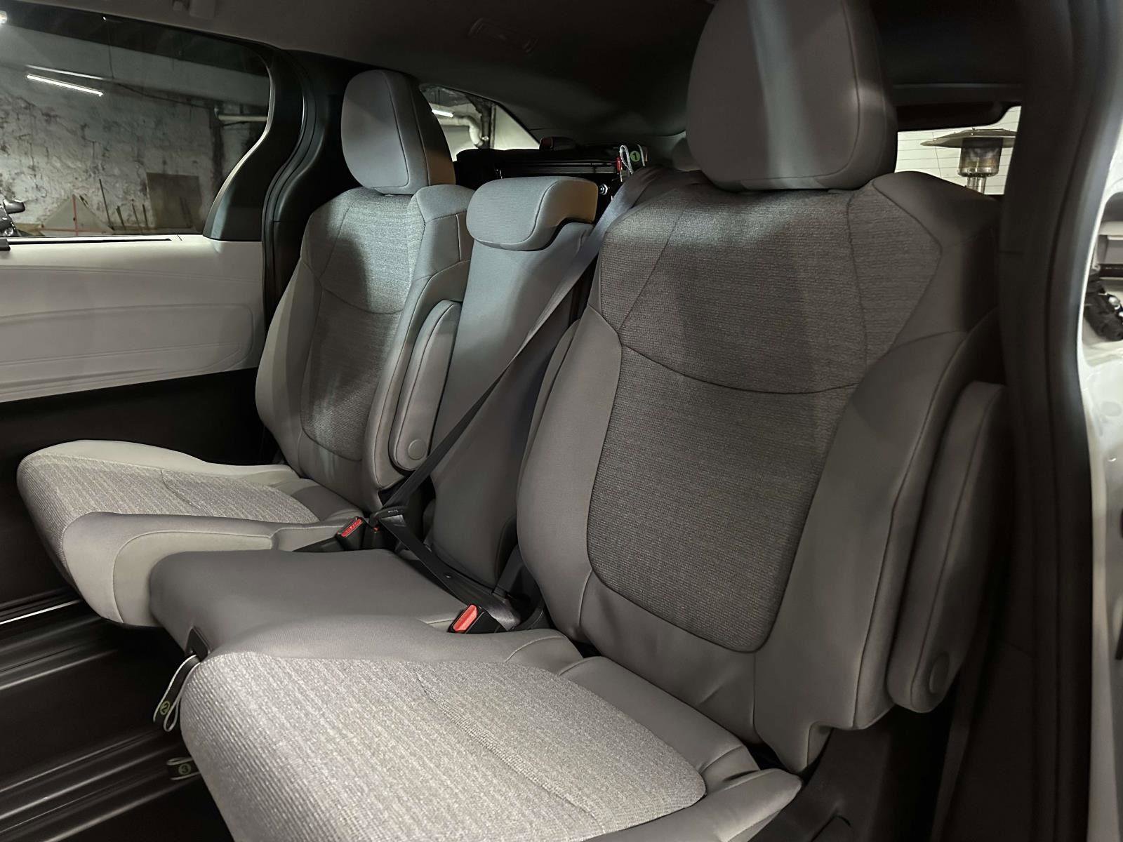 Used 2025 Toyota Sienna LE image 15