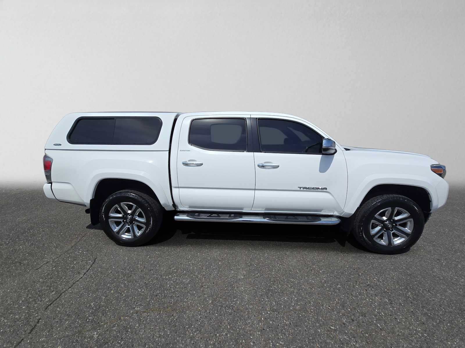 Used 2019 Toyota Tacoma Limited AWD/4WD image 2