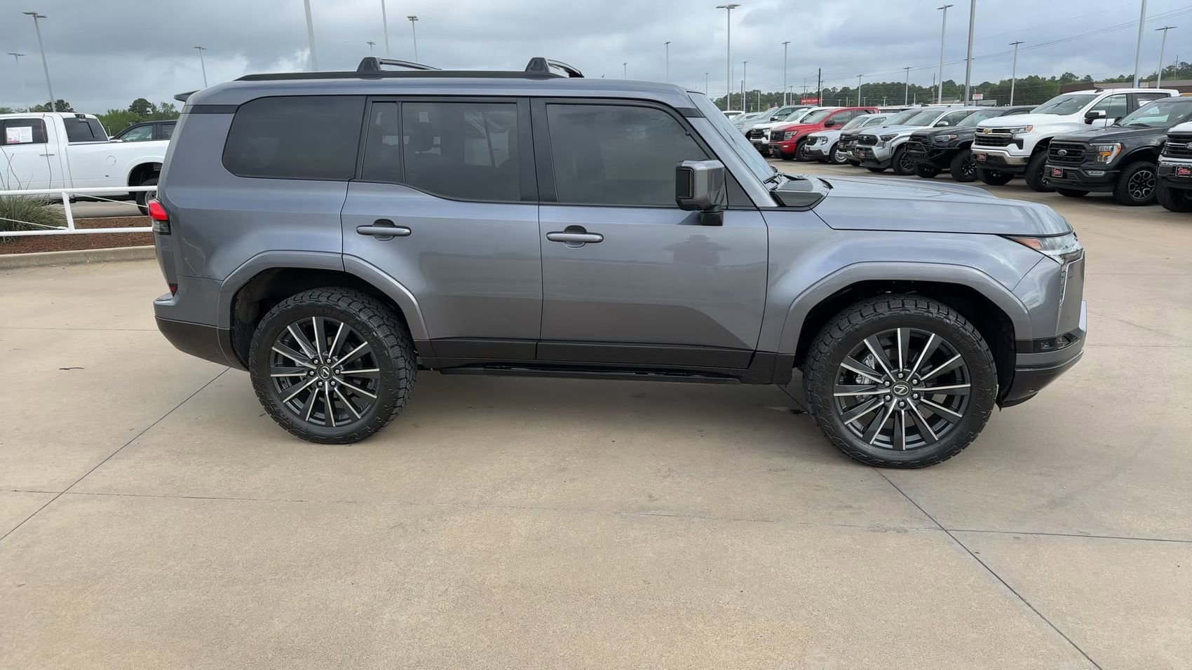 Used 2025 Lexus GX 550 w/ Cold Area Package AWD/4WD image 2