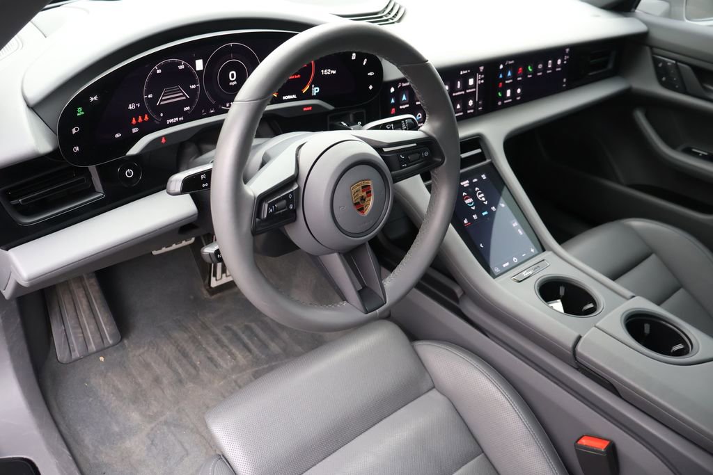 Used 2022 Porsche Taycan image 28