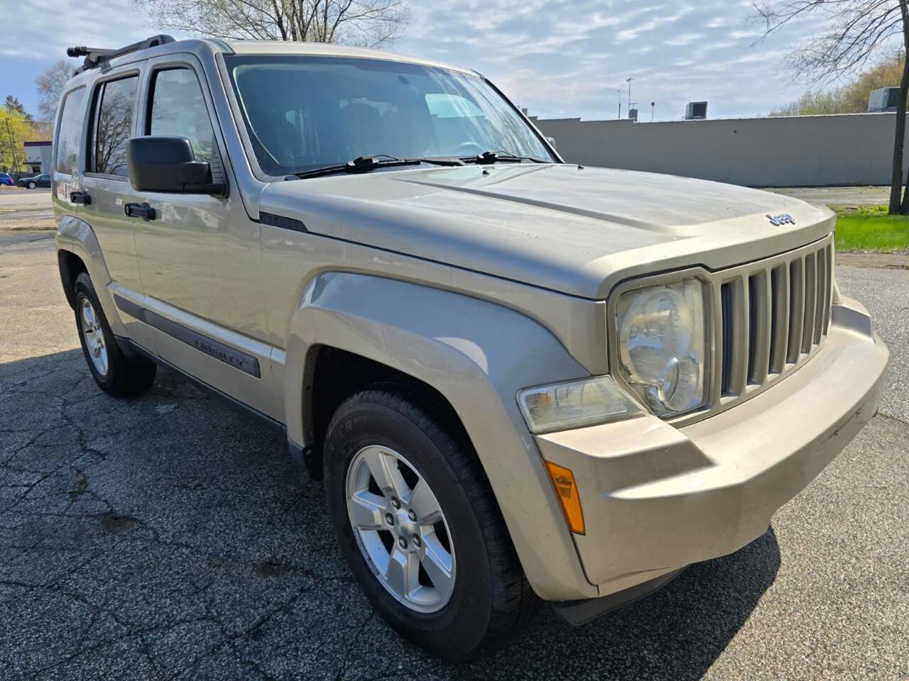 Used 2011 Jeep Liberty Sport w/ Popular Equipment Group AWD/4WD image 3
