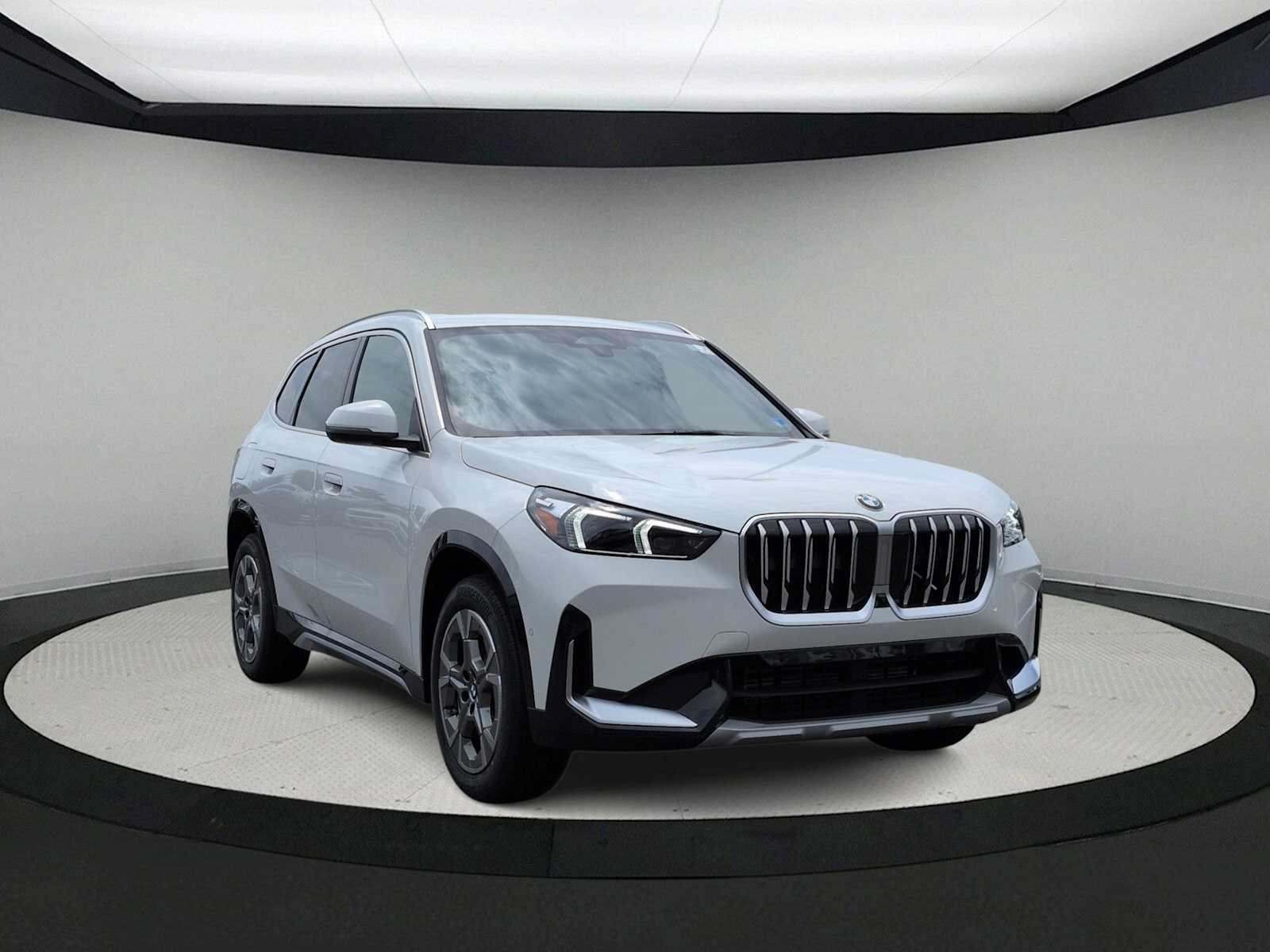 New 2026 BMW X1 xDrive28i w/ Technology Package AWD/4WD image 2