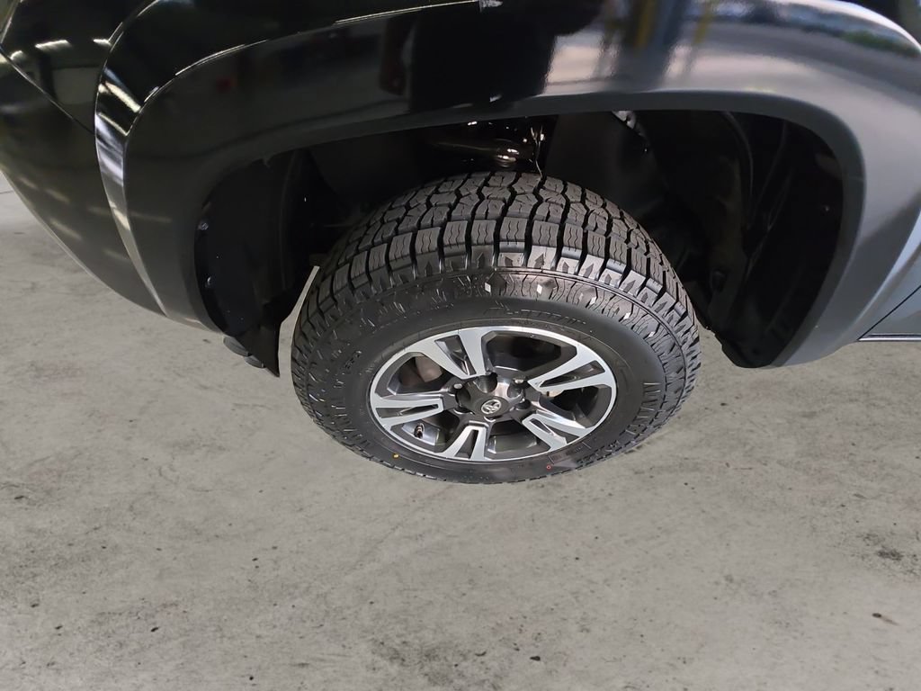 Used 2019 Toyota Tacoma TRD Sport AWD/4WD image 9