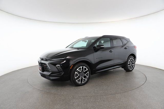 Used 2025 Chevrolet Blazer RS image 3