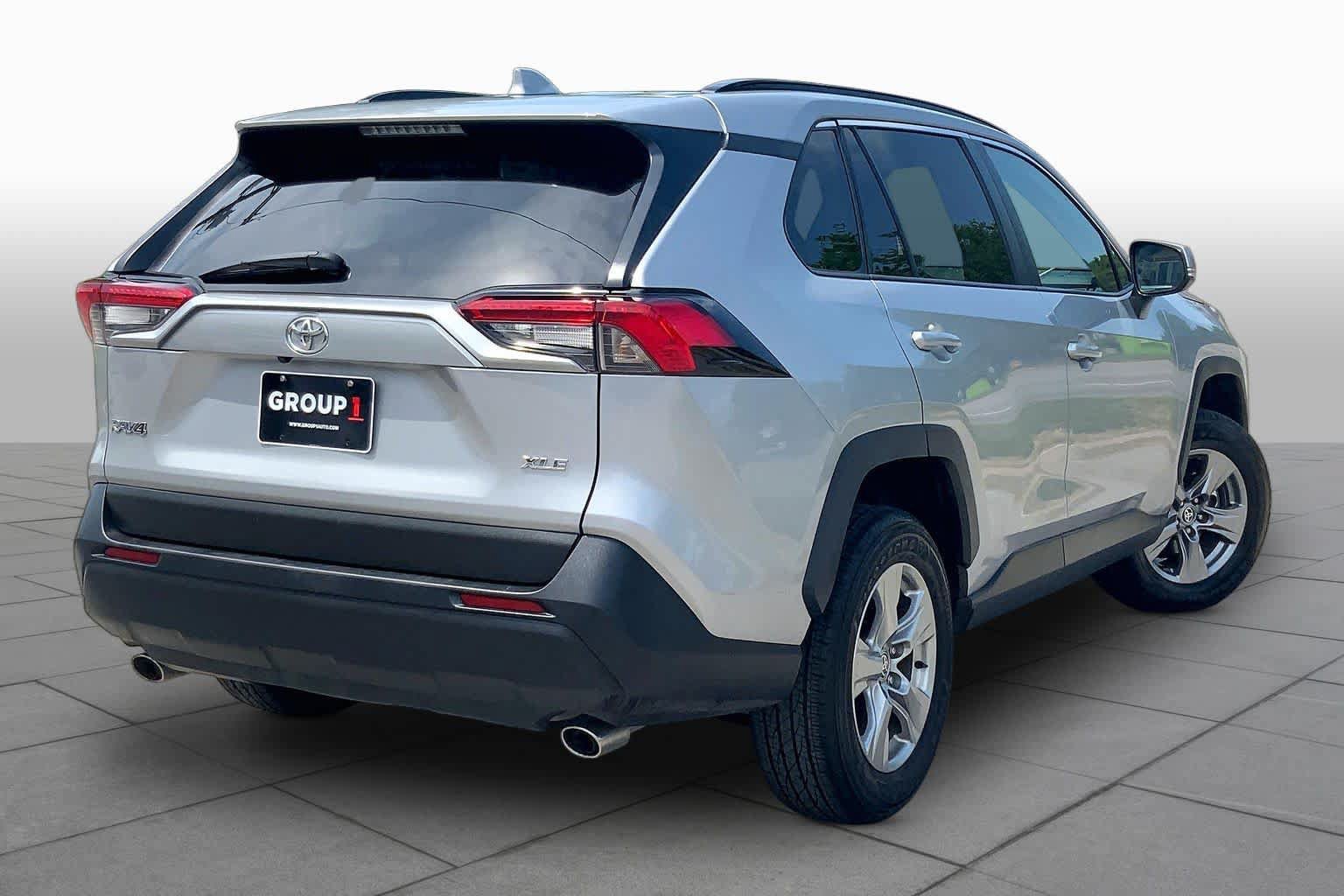 Used 2025 Toyota RAV4 XLE FWD image 24
