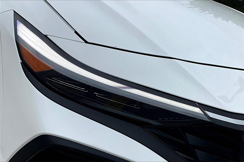 Certified 2025 Hyundai Elantra Sport image 29