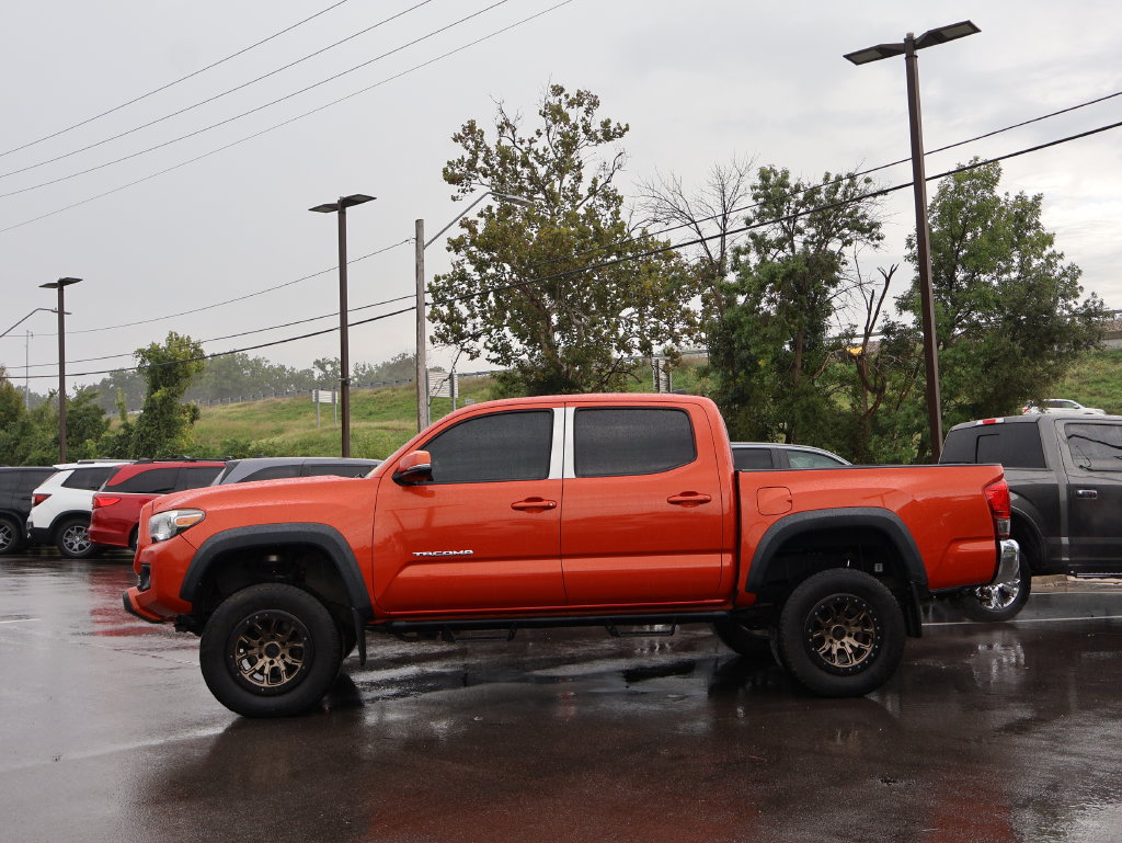 Used 2016 Toyota Tacoma TRD Off-Road w/ Towing Package AWD/4WD image 4