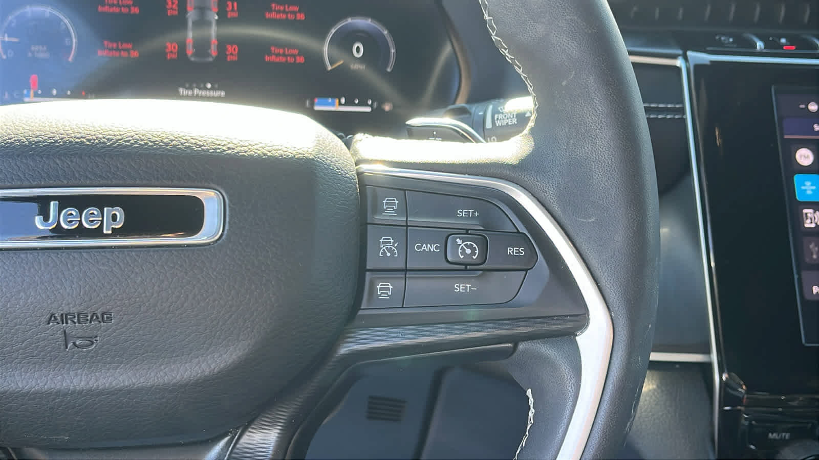 Used 2023 Jeep Grand Cherokee Altitude image 13