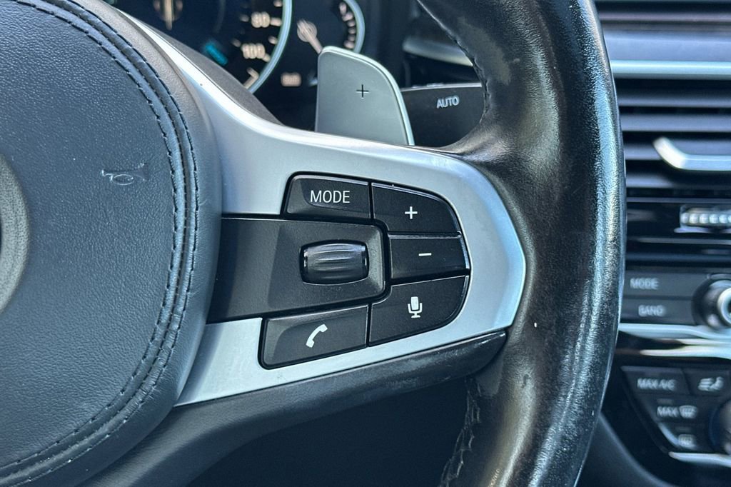 Used 2019 BMW 530e w/ M Sport Package image 27