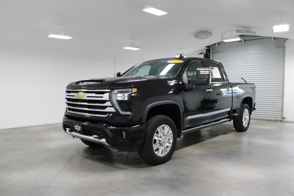 Used 2024 Chevrolet Silverado 2500 High Country w/ High Country Premium Package AWD/4WD image 4