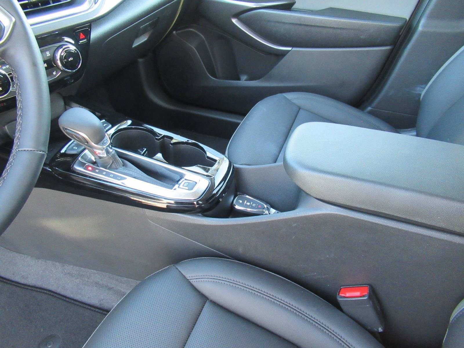 Used 2025 Chevrolet Trax ACTIV w/ Sunroof Package FWD image 16