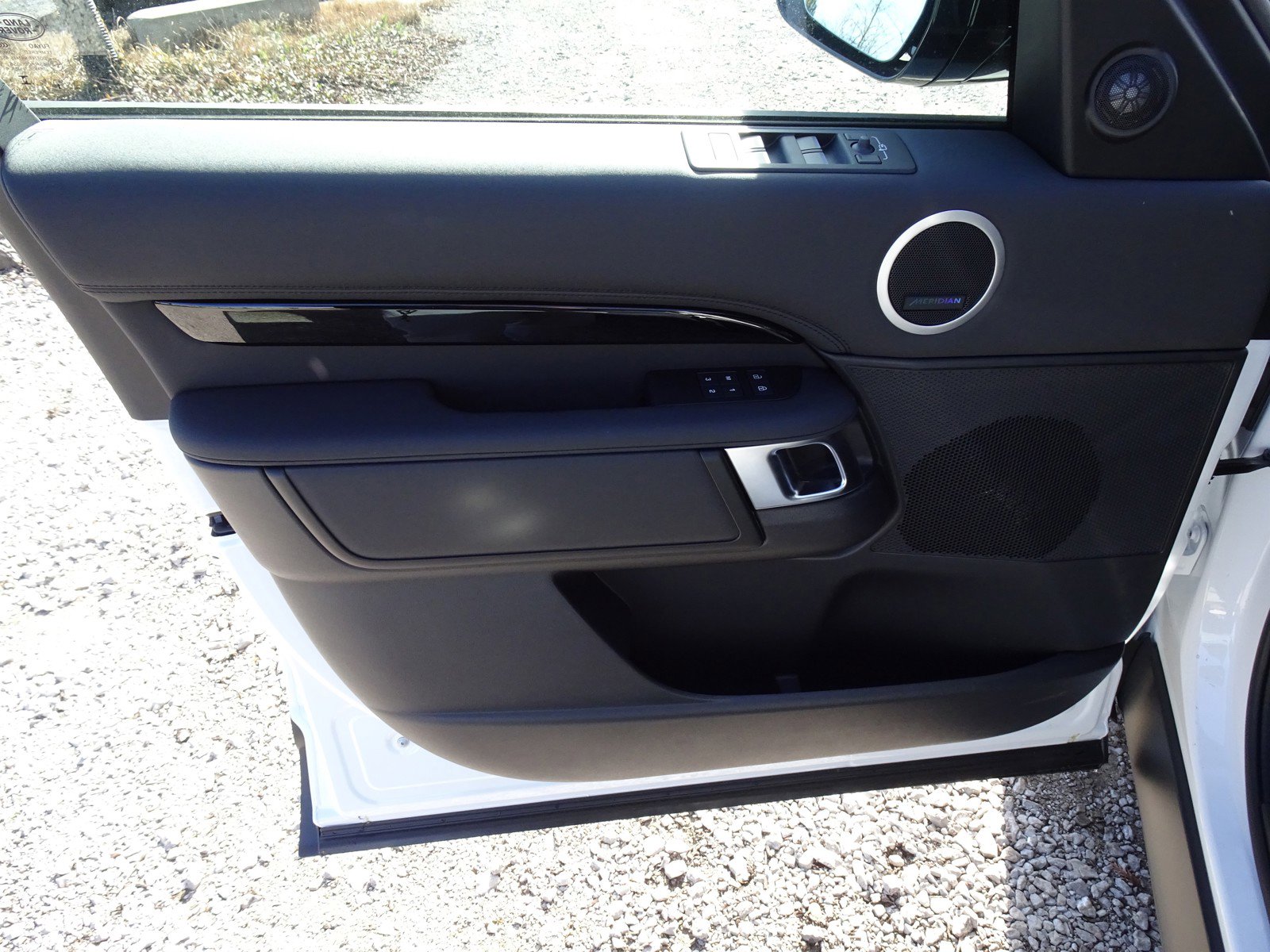 New 2025 Land Rover Discovery S image 15