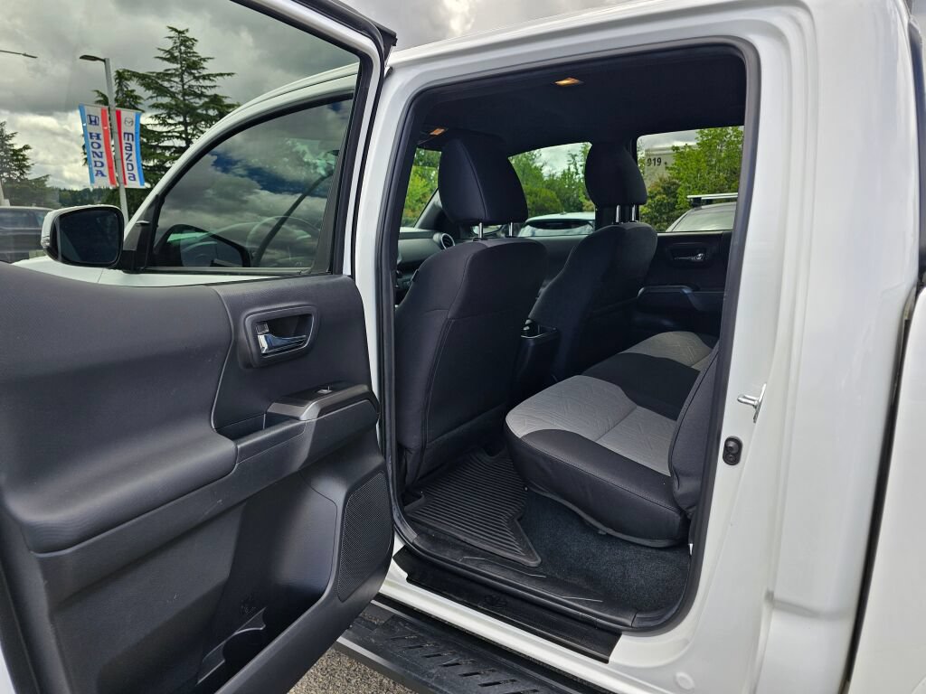 Used 2022 Toyota Tacoma TRD Sport w/ Black Out Package (TMS) AWD/4WD image 11