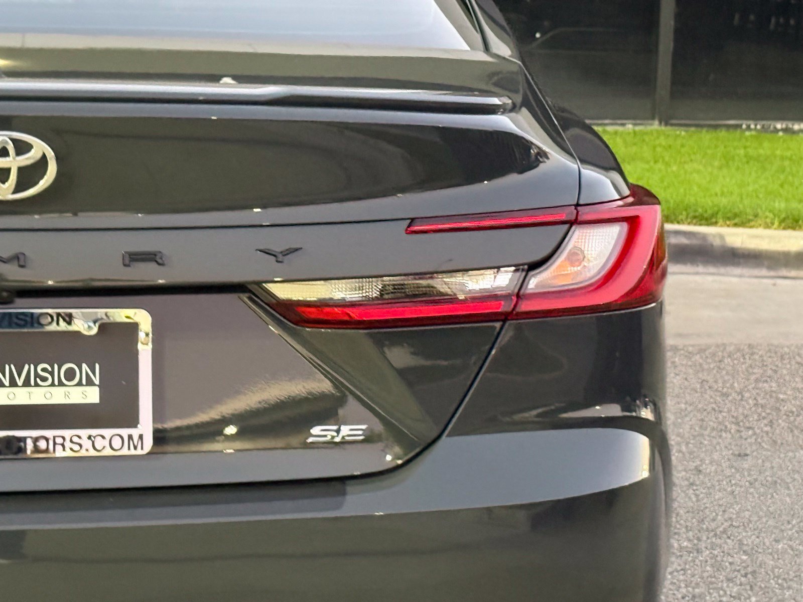 Used 2025 Toyota Camry SE w/ Convenience Package FWD image 14