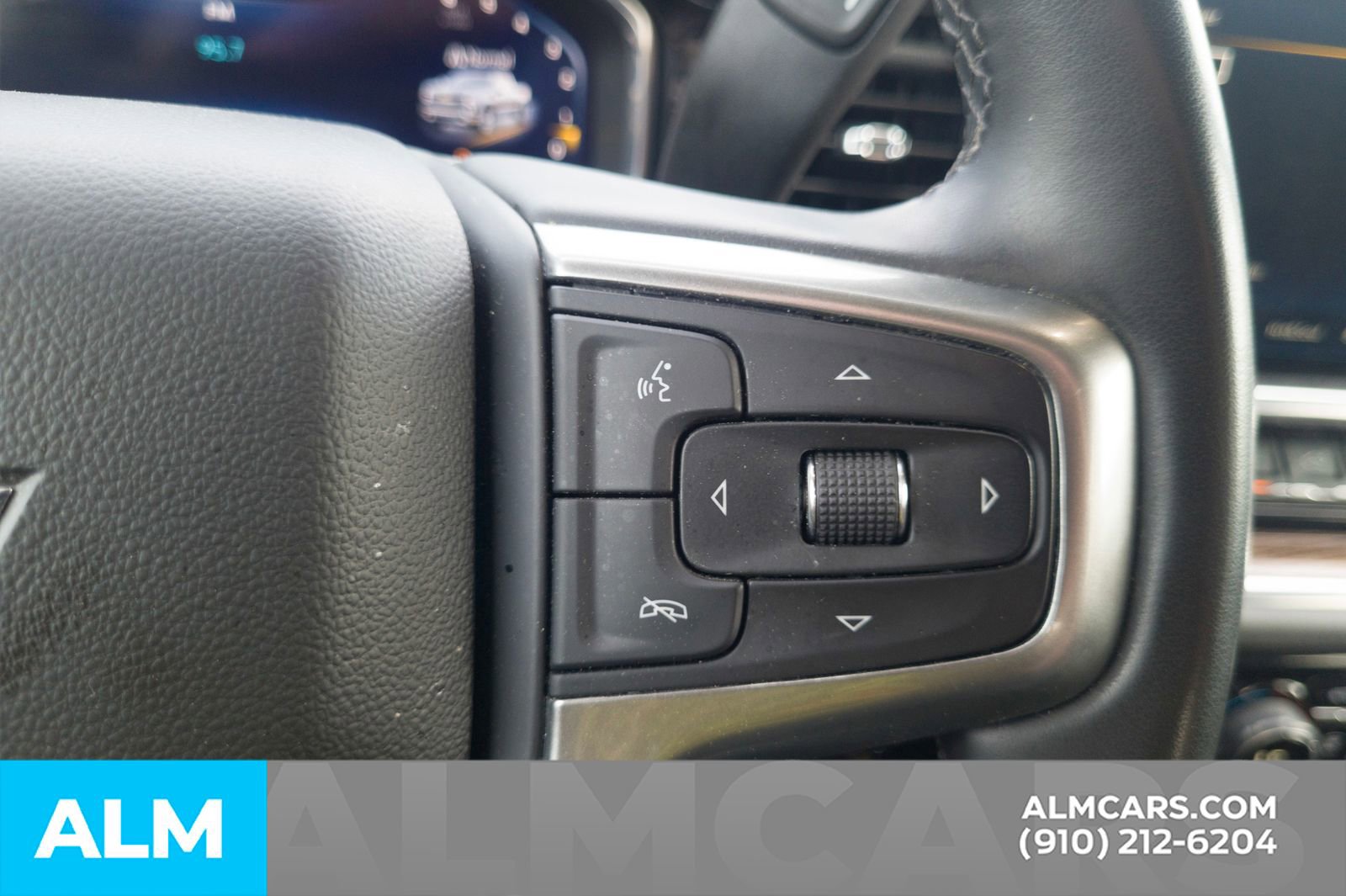 Used 2025 Chevrolet Silverado 1500 LT RWD image 30