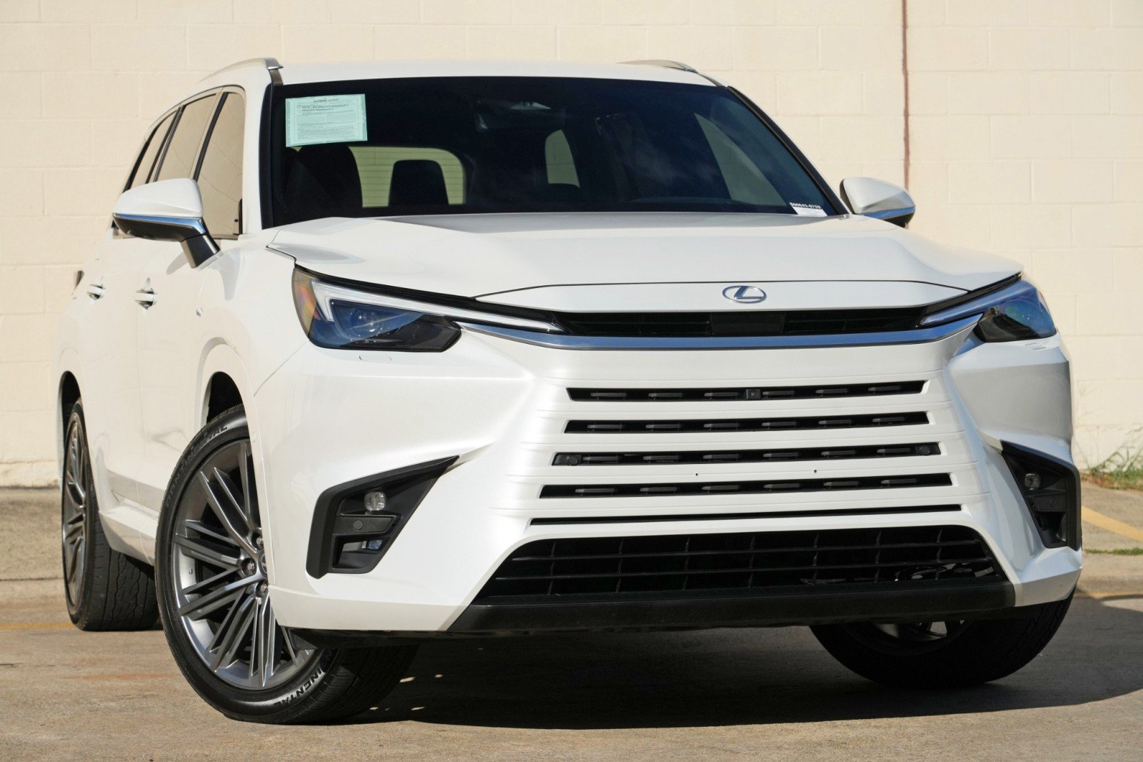 Used 2025 Lexus TX 550h AWD Plug-In Hybrid w/ Technology Package image 4