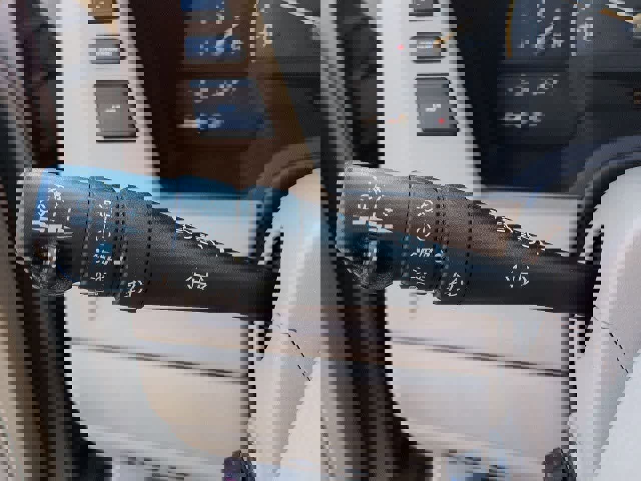 Used 2008 Cadillac XLR image 21