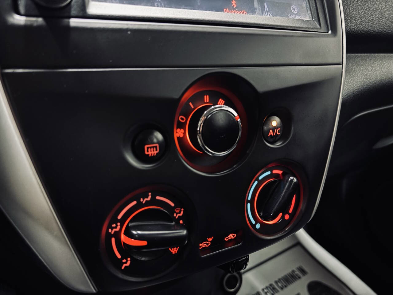 Used 2019 Nissan Versa SV image 38