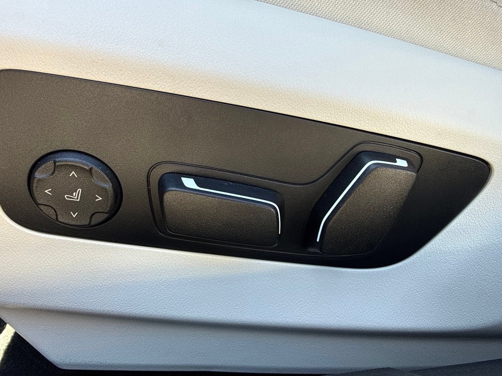 Certified 2025 BMW i5 xDrive40 w/ Premium Package AWD/4WD image 14
