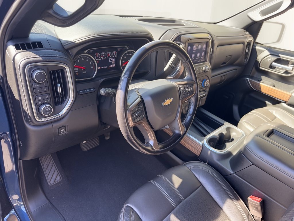 Used 2019 Chevrolet Silverado 1500 High Country w/ Technology Package AWD/4WD image 4