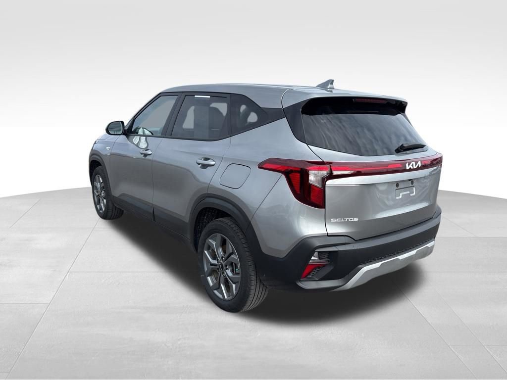 Certified 2025 Kia Seltos LX image 10