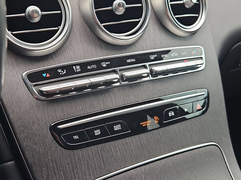 Used 2021 Mercedes-Benz GLC 300 4MATIC image 25