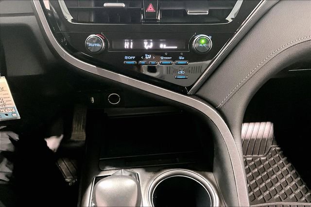 Used 2024 Toyota Camry SE image 16
