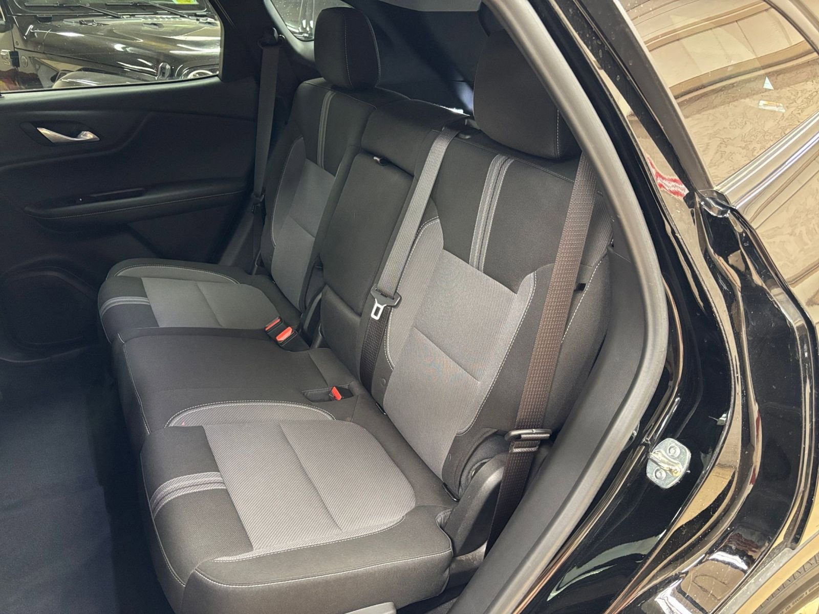 Used 2025 Chevrolet Blazer LT FWD image 39