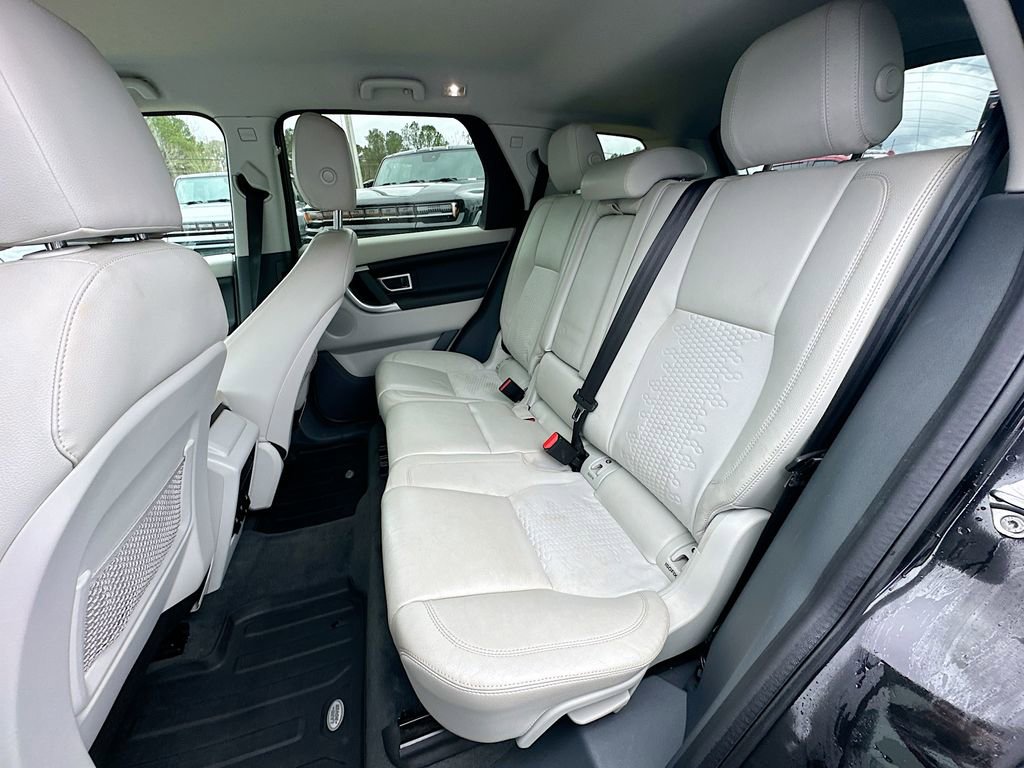 Used 2016 Land Rover Discovery Sport SE image 4