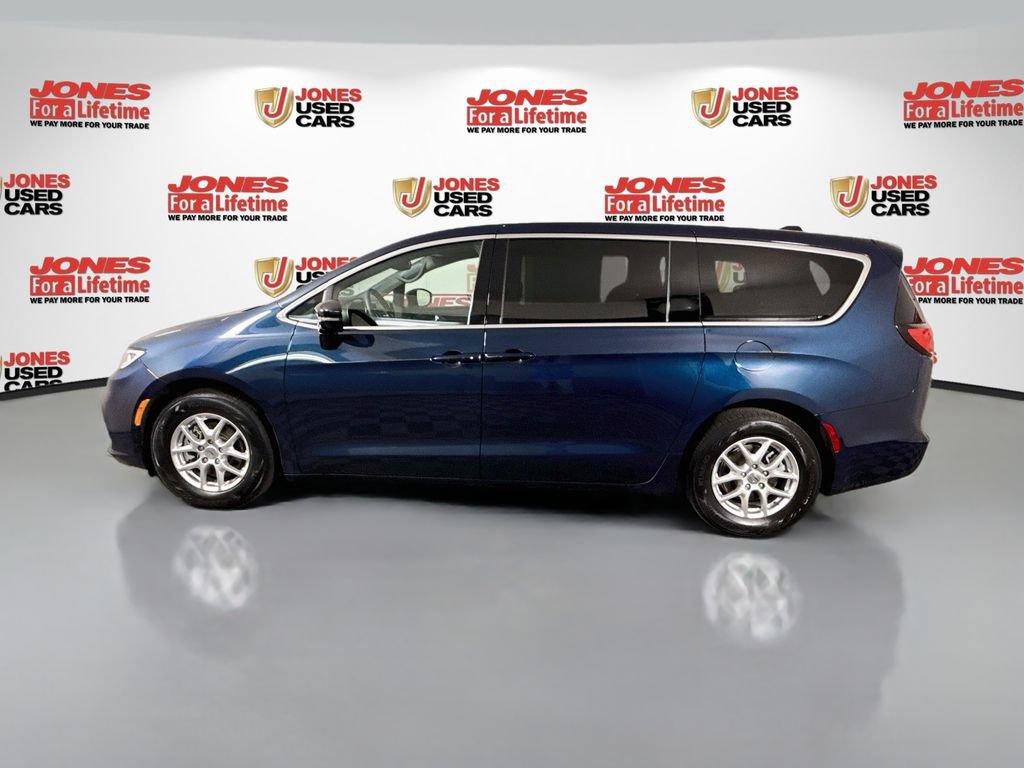 Used 2025 Chrysler Pacifica Select FWD image 13