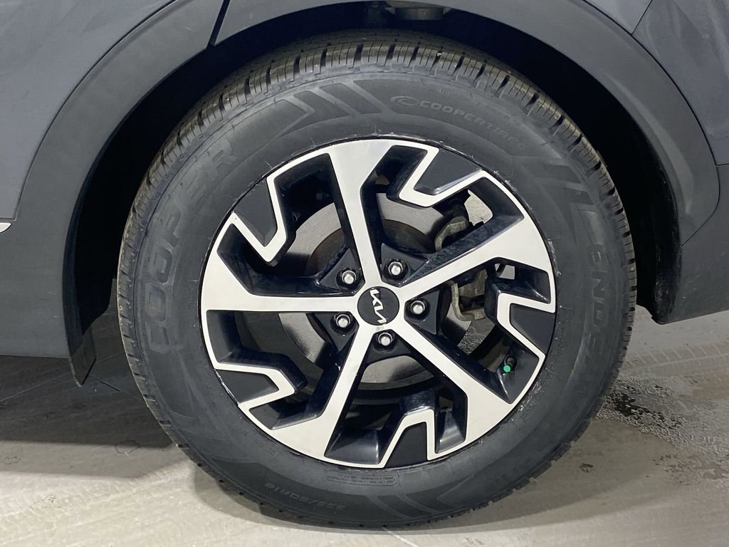 Used 2023 Kia Sportage EX image 30