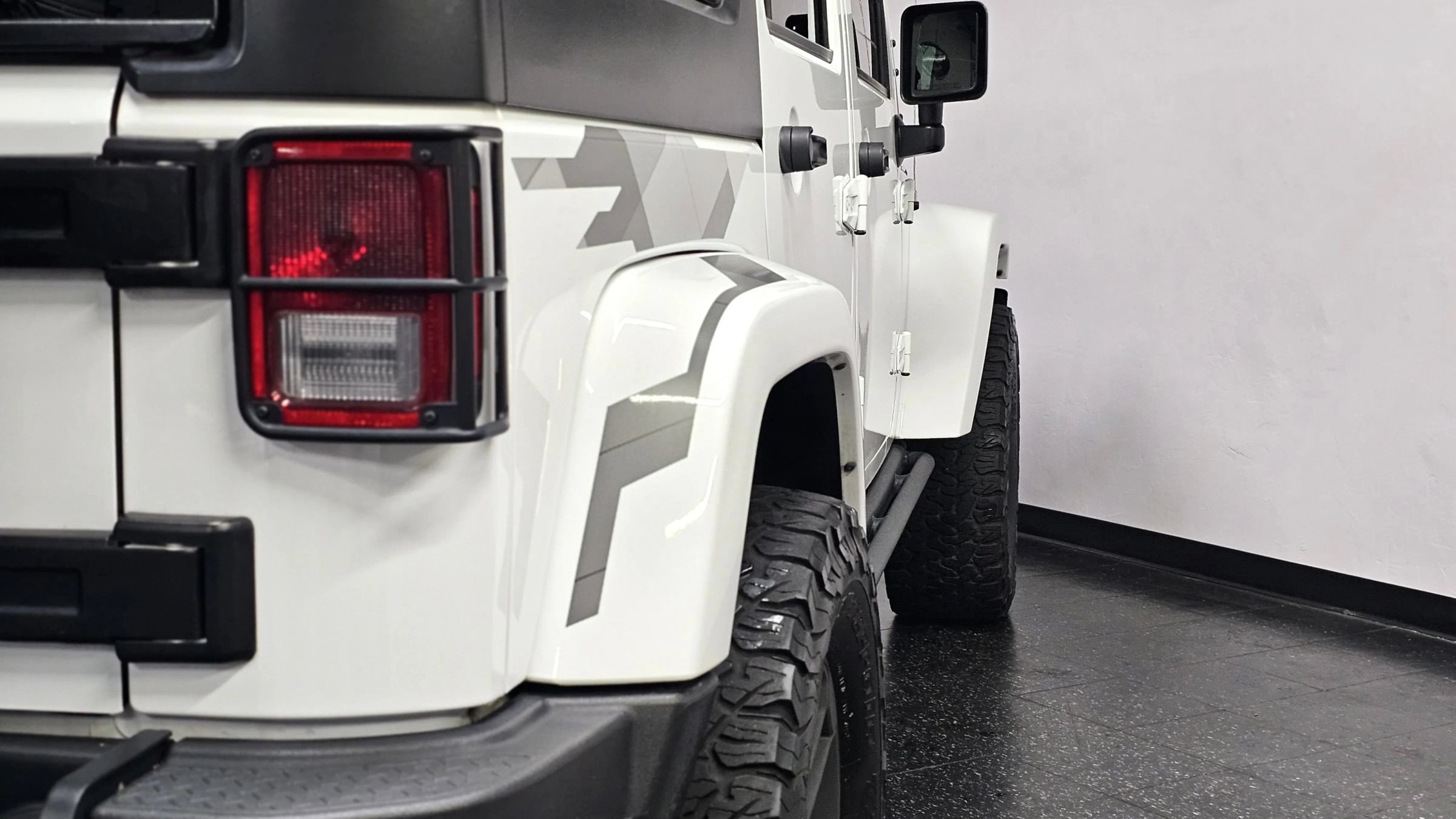Used 2017 Jeep Wrangler Unlimited Sahara AWD/4WD image 30