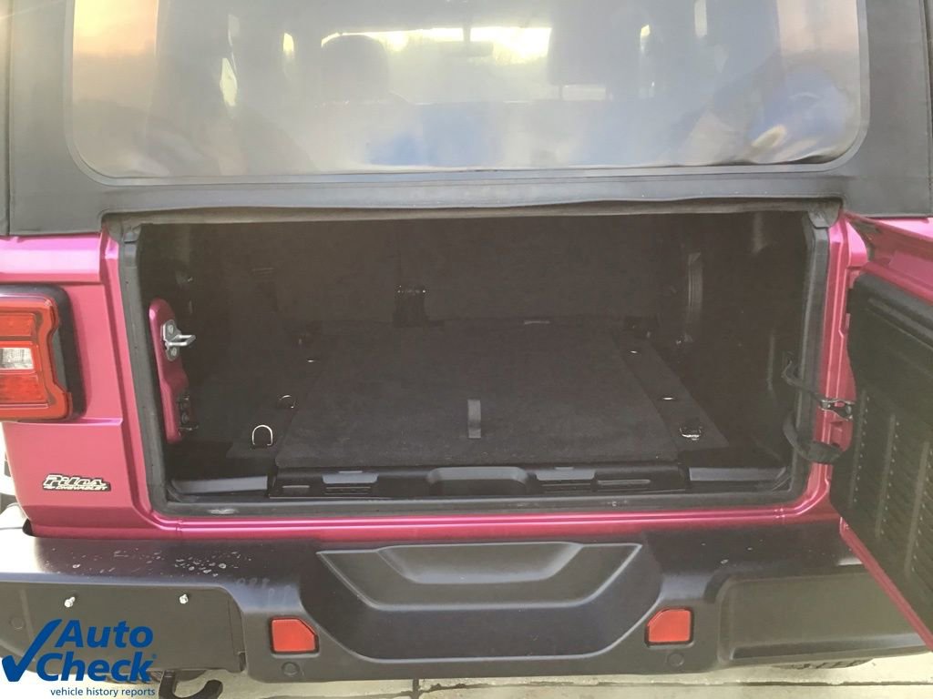 Used 2022 Jeep Wrangler Unlimited Sahara w/ Cold Weather Group image 6