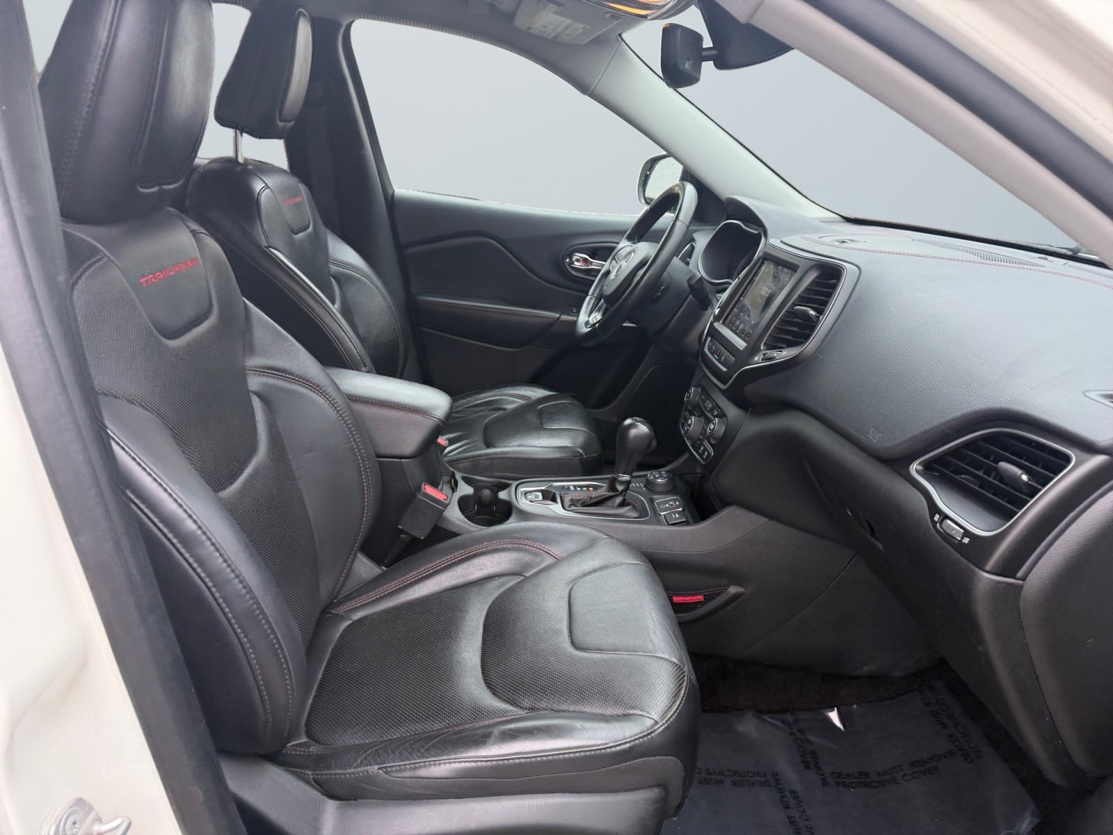 Used 2019 Jeep Cherokee Trailhawk image 17