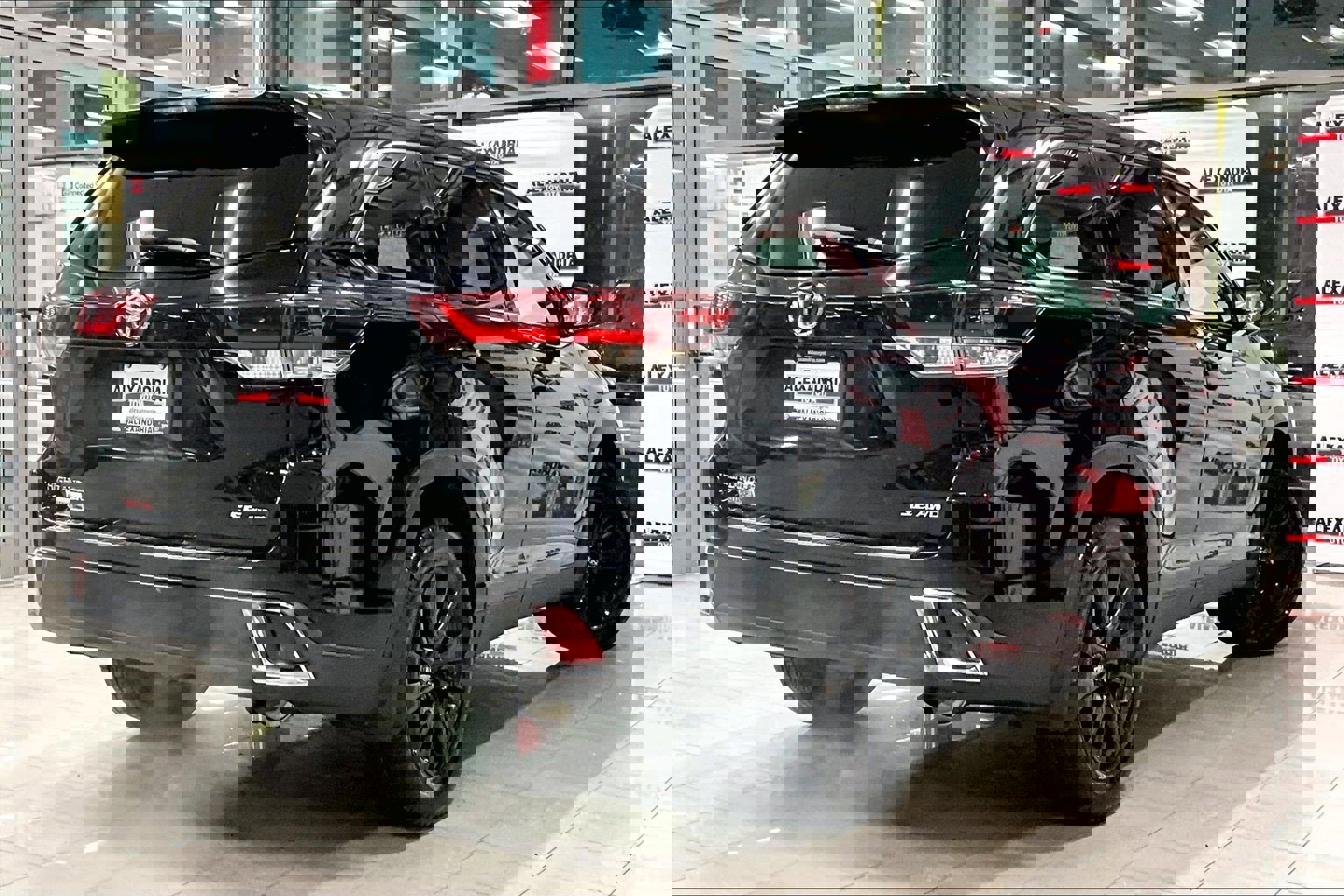 Used 2019 Toyota Highlander SE image 12