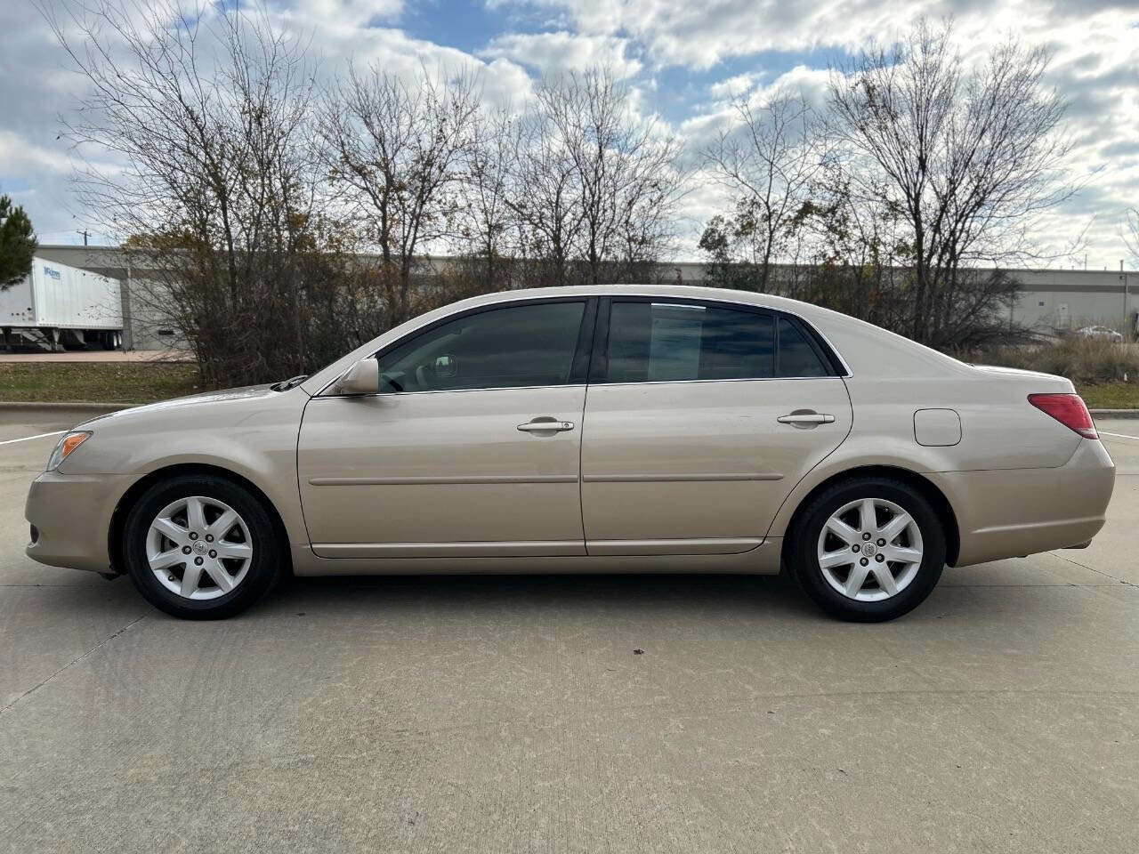 Used 2008 Toyota Avalon XL image 9