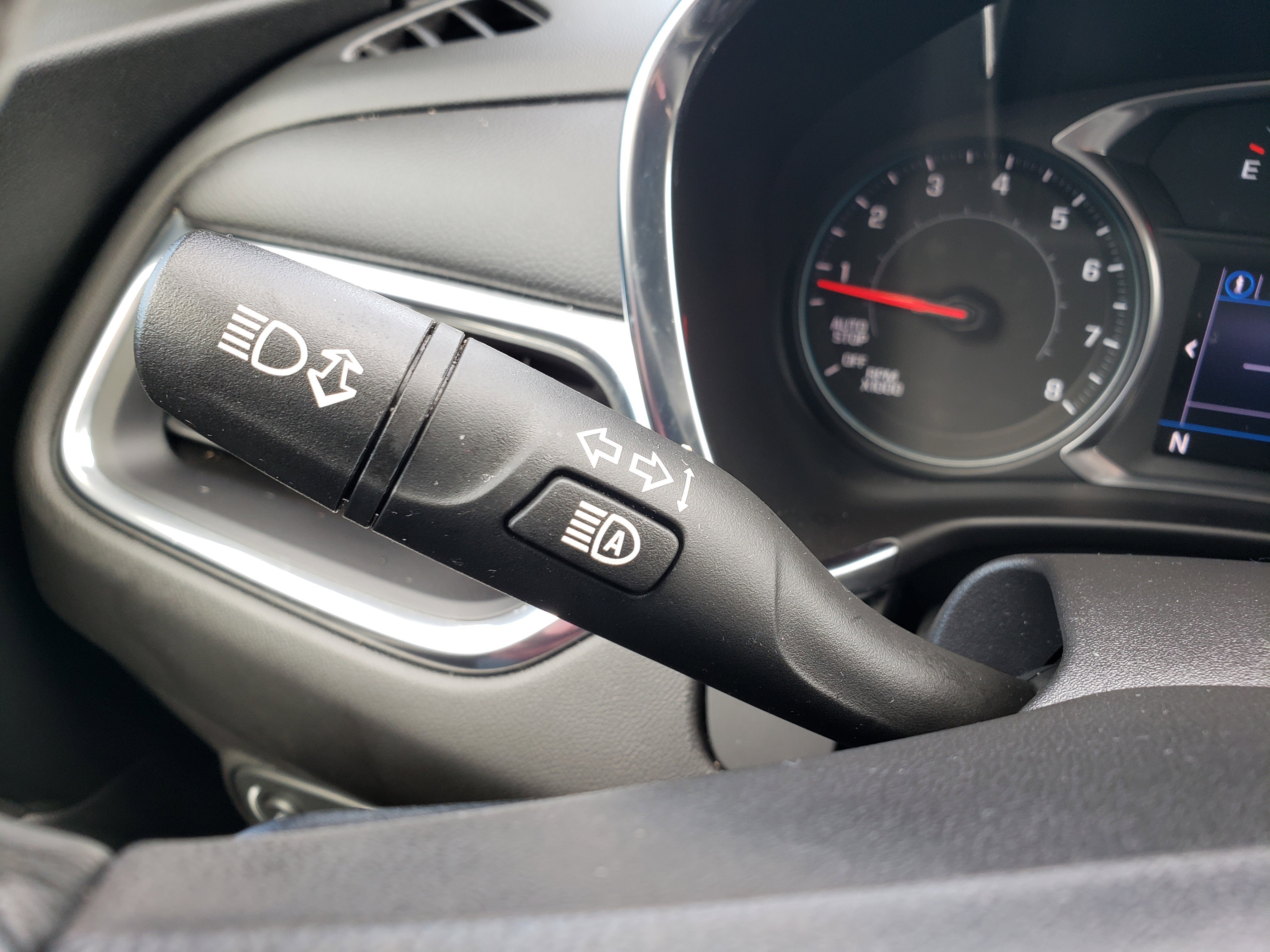 Used 2022 Chevrolet Equinox LT w/ Driver Convenience Package image 18