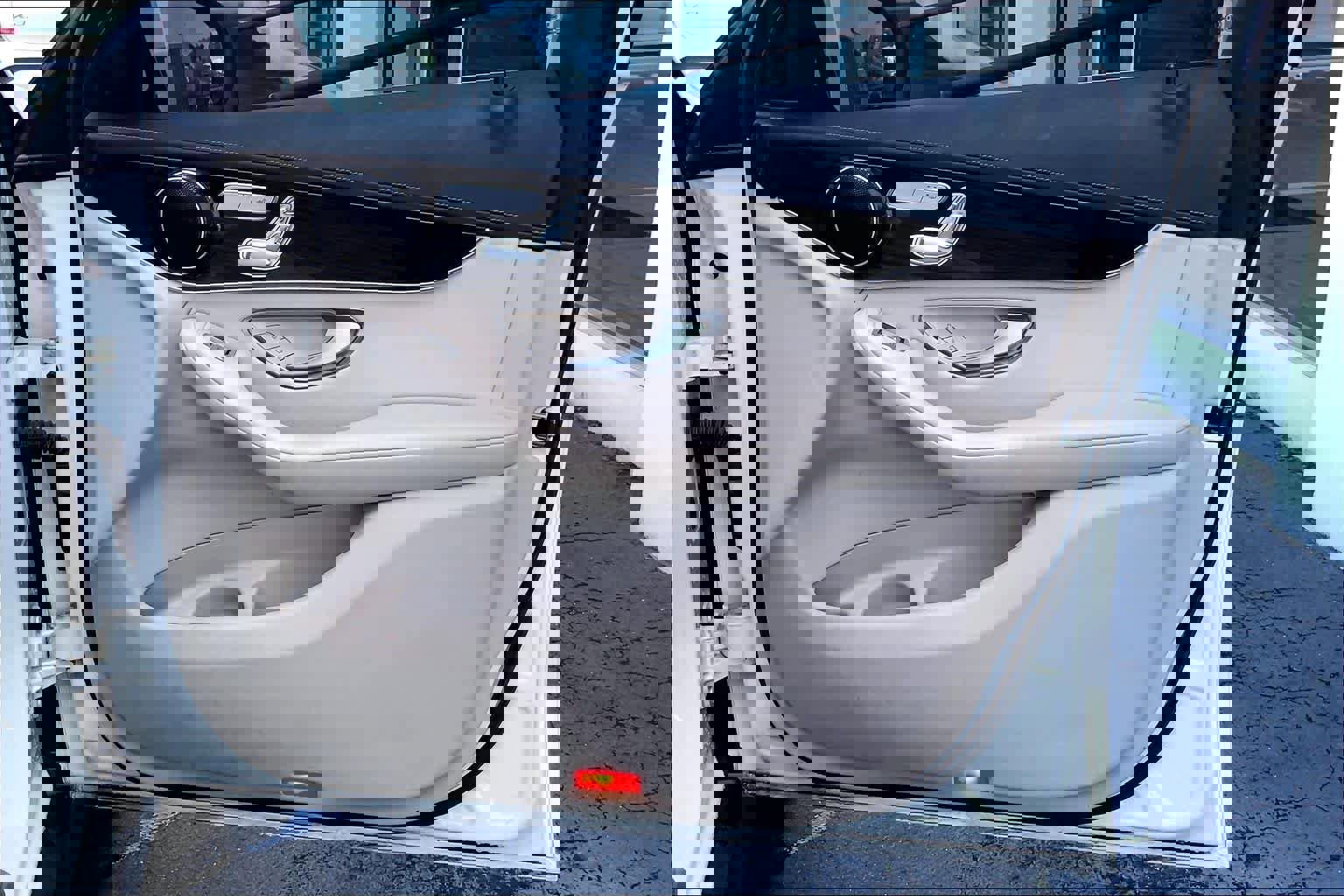 Used 2017 Mercedes-Benz GLC 300 4MATIC Coupe image 24