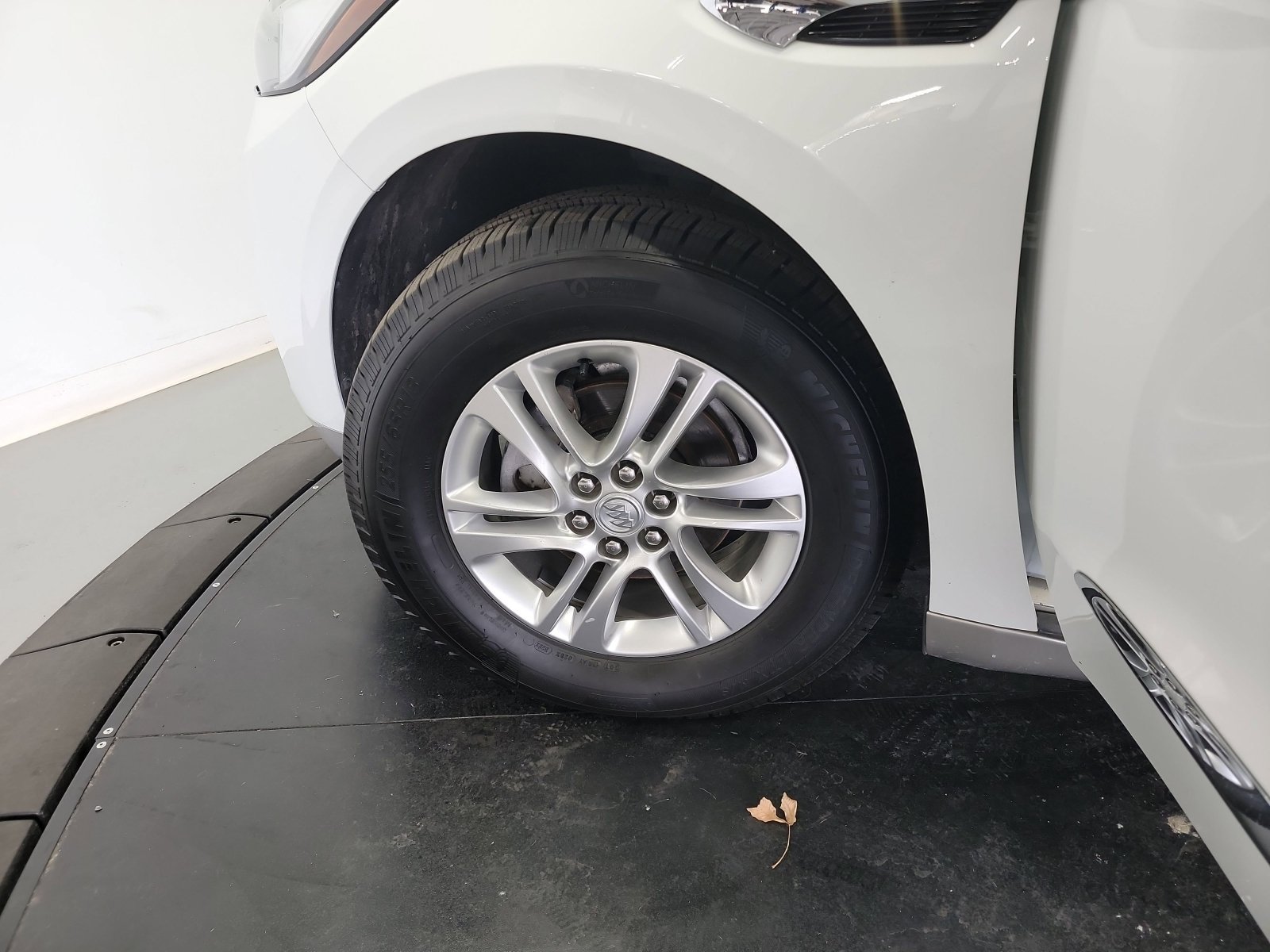 Used 2020 Buick Enclave Essence FWD image 28